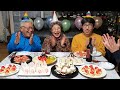 와 신난다~! 연말 홈파티 요리 먹방 (과일 샌드위치, 딸기 카나페, 연어 카나페, 계란버거) Home Party Mukbang / Korean Food Recipes