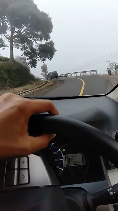 Story' WA IG nyetir mobil diwaktu siang hari di rancabali Ciwidey bandung