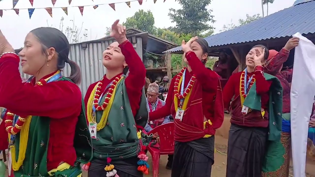 गाउँ ले बिहेको आफ्नै मजा! झनै काठेकोट तनहुँको पञ्चेबाजा को छुट्टै स्वाद! सबैले मन पराउने रमाइलो नाच।