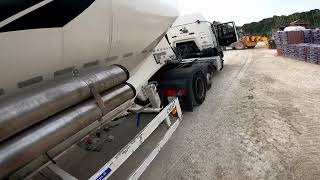 A Day working as a Dry Bulk Powder Tanker driver  Big Wheel Zak in a HGV