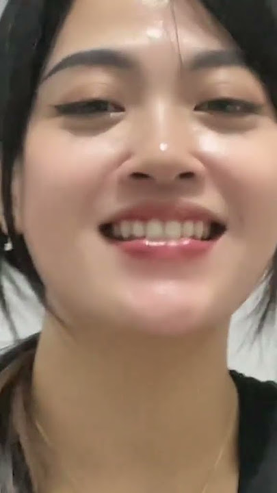 Sudah Cantik, Tambah Gigit Bibir !!