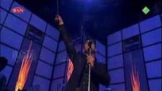 2002-12-13 - Robbie Williams - Feel (Live @ TOTP)