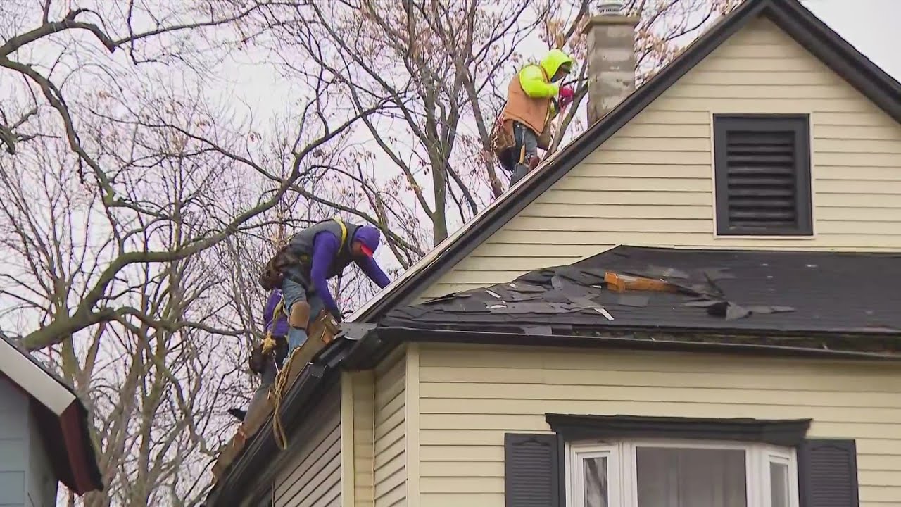 Veteran receives new roof from Chicagoarea roofing company YouTube