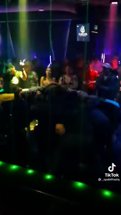 DJ nya sampai ke ubun ubun