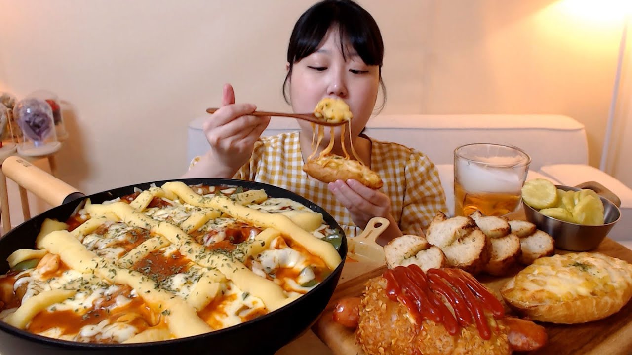 맛있는 건 다 들어간 떠먹는 고구마 치즈 미트볼 피자떡볶이 💛 소세지빵 마늘바게트 요리 먹방 Spicy Cheese  Ttoekbokki Mukbang 집밥 한식 Koreanfood - Youtube