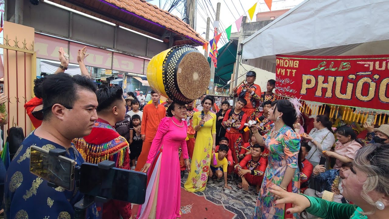 🎉 KHÔNG KHÍ LỄ VÍA BÀ NGŨ HÀNH TẠI XÃ LONG THƯỢNG – MÚA BÓNG RỖI NHỘN NHỊP