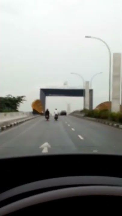 Story' WA naik mobil