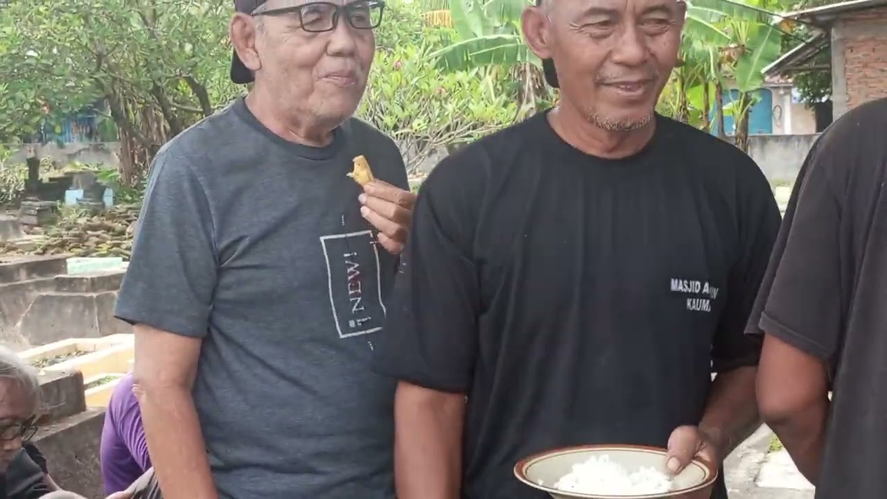Goyang royong di makam kauman pedan