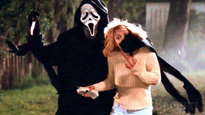La icónica escena de apertura de Scream | Scream: grita antes de morir | Clip en Español