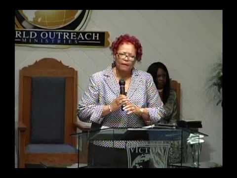 bishop-iona-locke:-moving-into-destiny-women's-conference-(1)