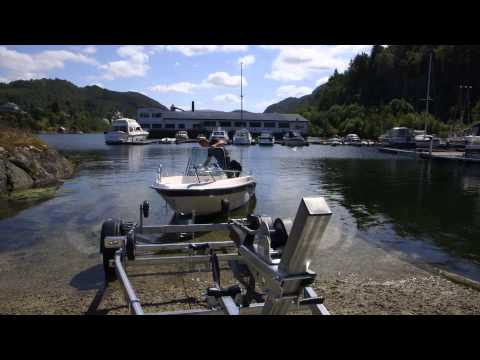 Video: Hvordan justerer du overspenningsbremsene på en båthenger?