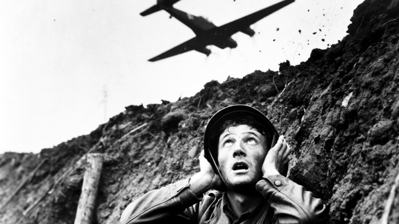 Le 13 mai 1940, mon père, réserviste de quarante-deux ans, tenait un secteur des Ardennes que l’état-major avait jugé "sans intérêt stratégique". Il n’avait reçu son fusil que trois semaines plus...