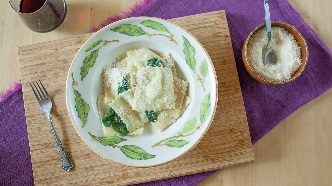 Cómo hacer ravioles caseros de pera y Gorgonzola