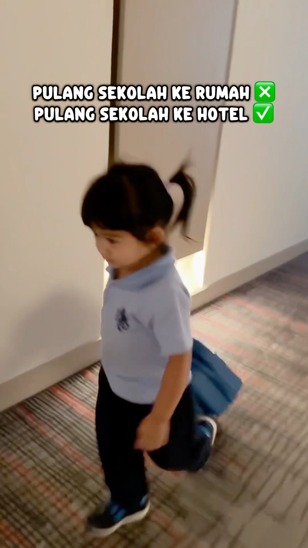 Moana pulang sekolah ke HOTEL..