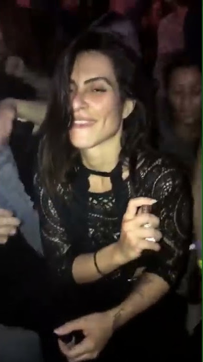 Cleo Pires Usando Lança perfume