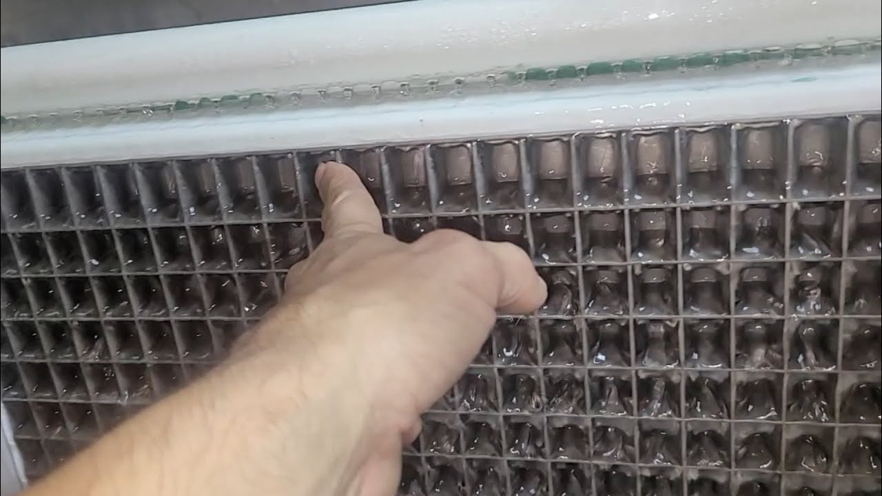 В ЛЬДОГАТЕЛЕ НИЗКИЙ УРОВЕНЬ ХЛАДАГЕНТА