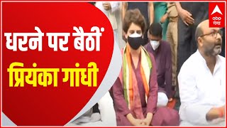 Priyanka Gandhi In Lucknow: गांधी प्रतिमा पर माल्यार्पण के बाद धरने पर बैठीं Priyanka Gandhi