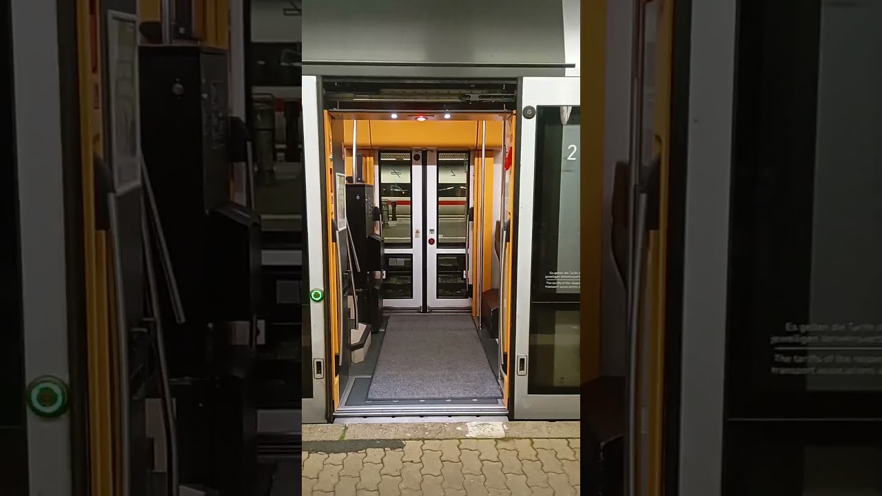 Tür öffnet und Tür Schließt | Lint 54 BR 622 vom Vlexx | 401/901