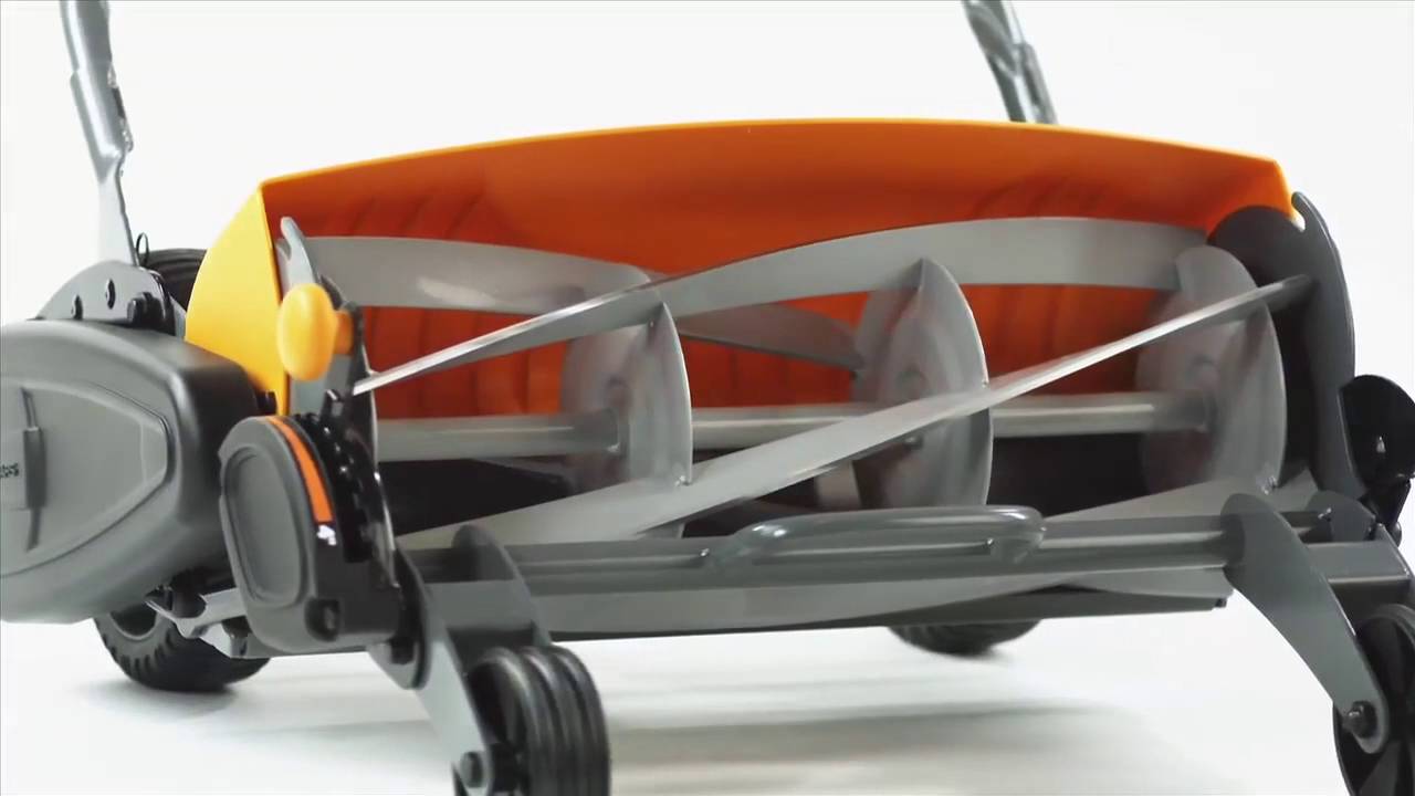 Fiskars® StaySharp™ Max Reel Mower - Checking and Adjusting the