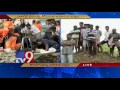 Girl trapped in open borewell, rescue operations underway - TV9