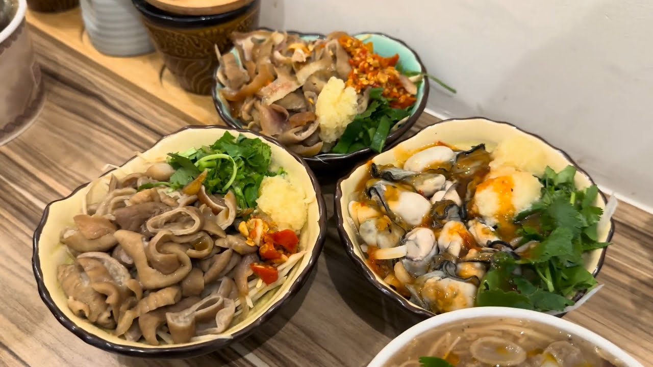 【台灣趴趴走】大骨湯皮蛋麵線 多料麵線配小菜 縮圖