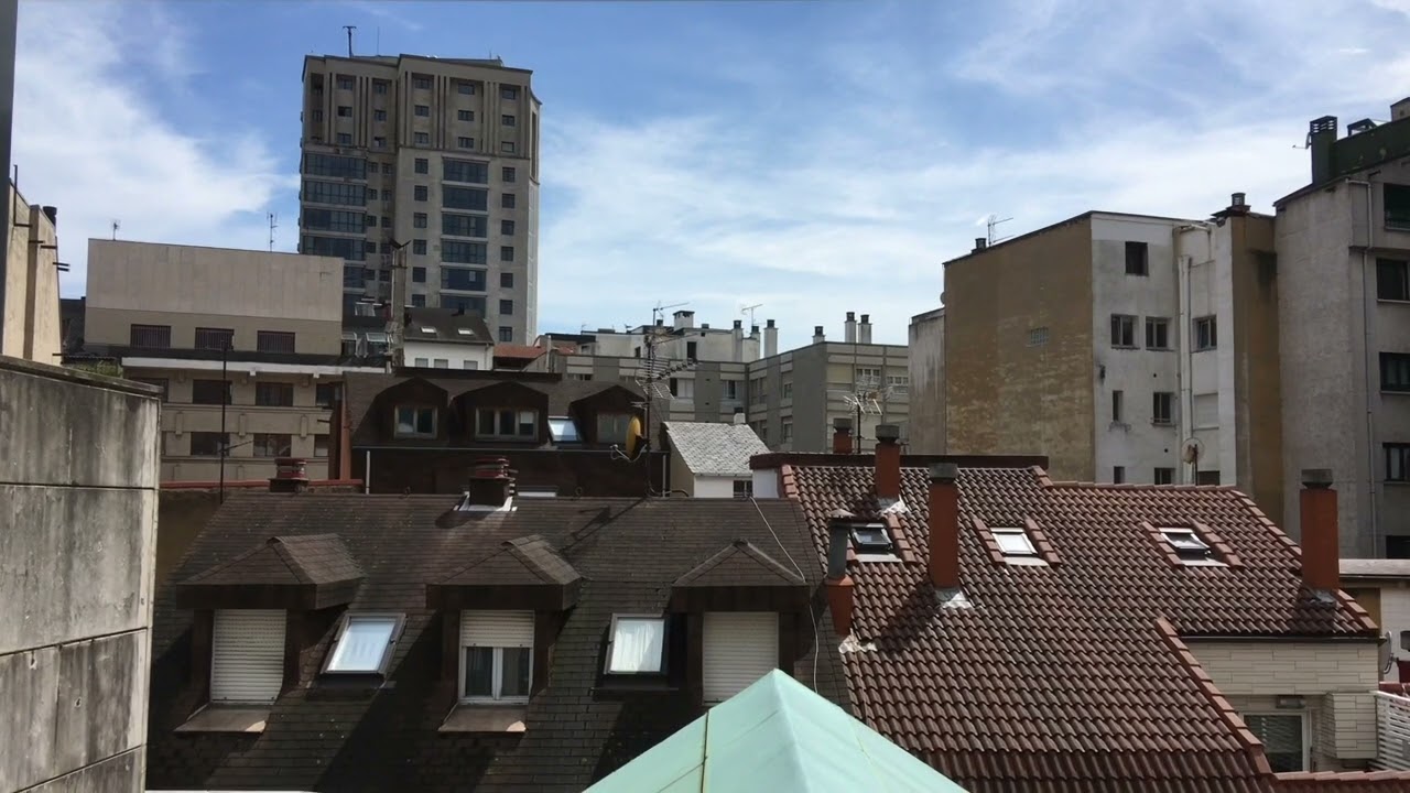 Himno de Asturias , el reloj del edificio central de Cajastur, Oviedo, España