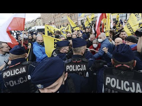 Empresários protestam contra encerramento dos negócios na Polónia