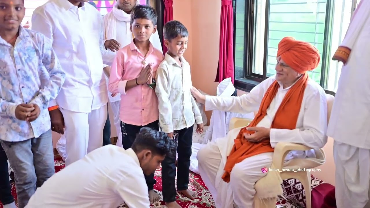 sant bhojan shinde patil family guruvary bhaskargiriji maharaj devgad sansthan