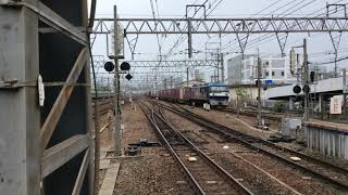 (JR貨物)尼崎駅を通過する桃太郎と区間快速