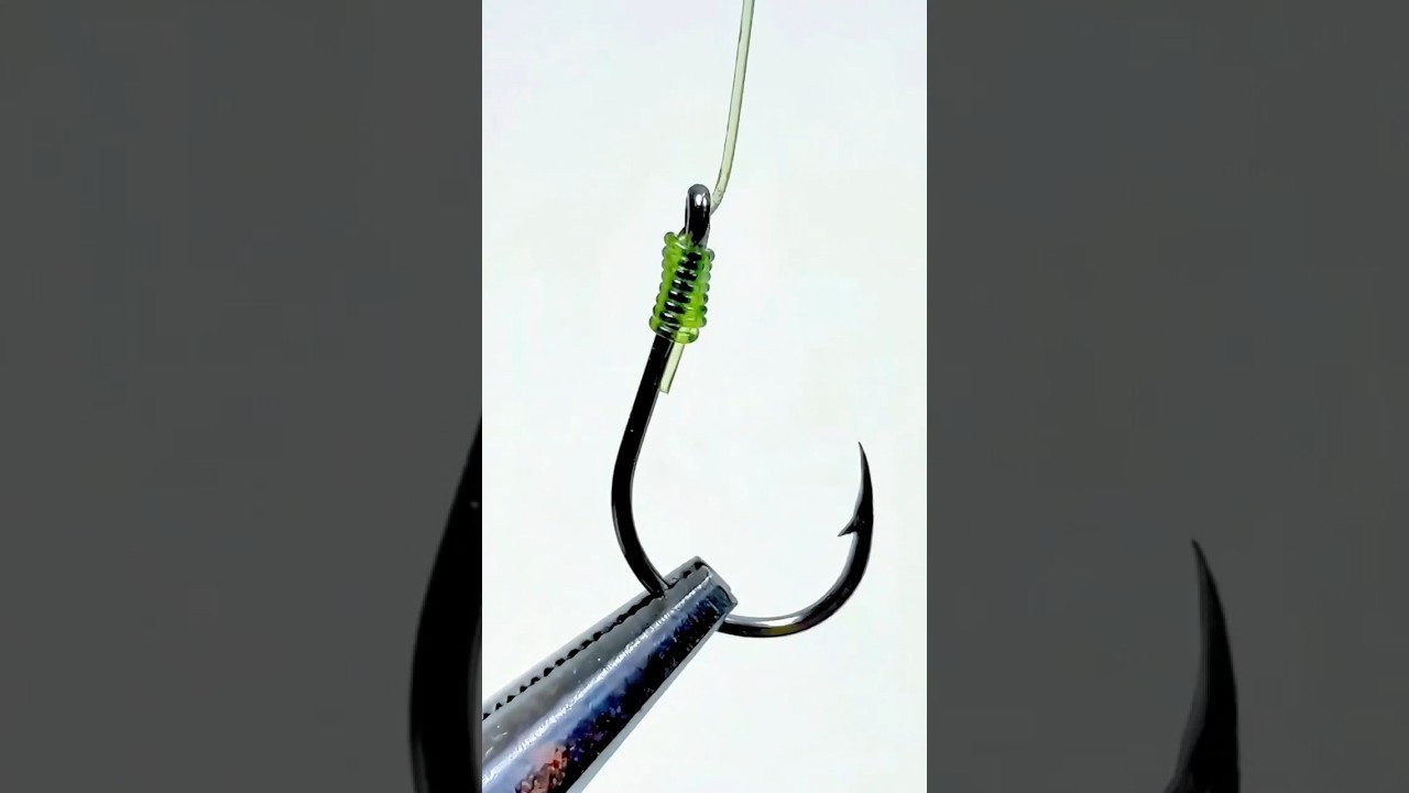 Hand-made hook tying slow motion tutorial 