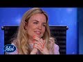 Andrine hedrer søsteren sin og rører dommerne til tårer | Idol Norge 2018