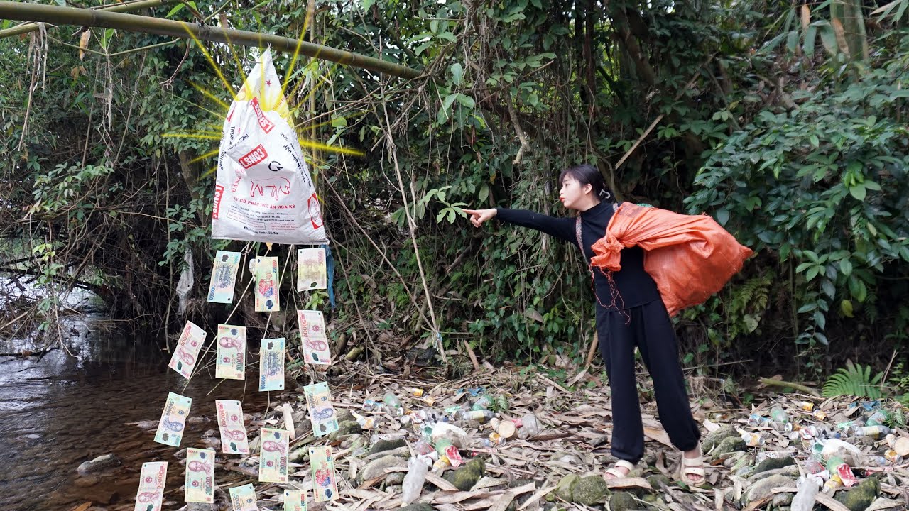 Collecting scrap. Single mother Hana discovers a sack filled with money ...