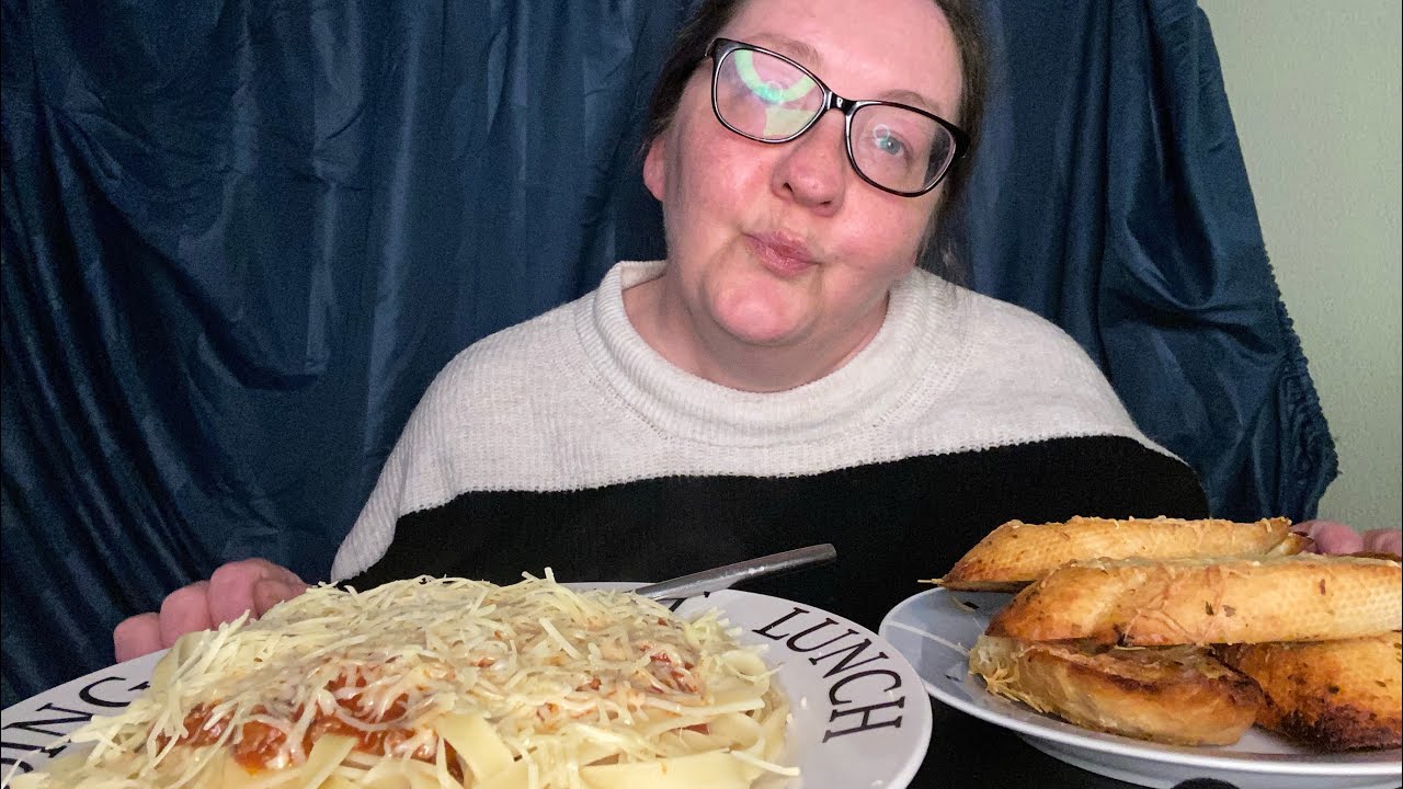 Bolognaise Garlic Bread #eatingshow #foodie #mukbang #uk