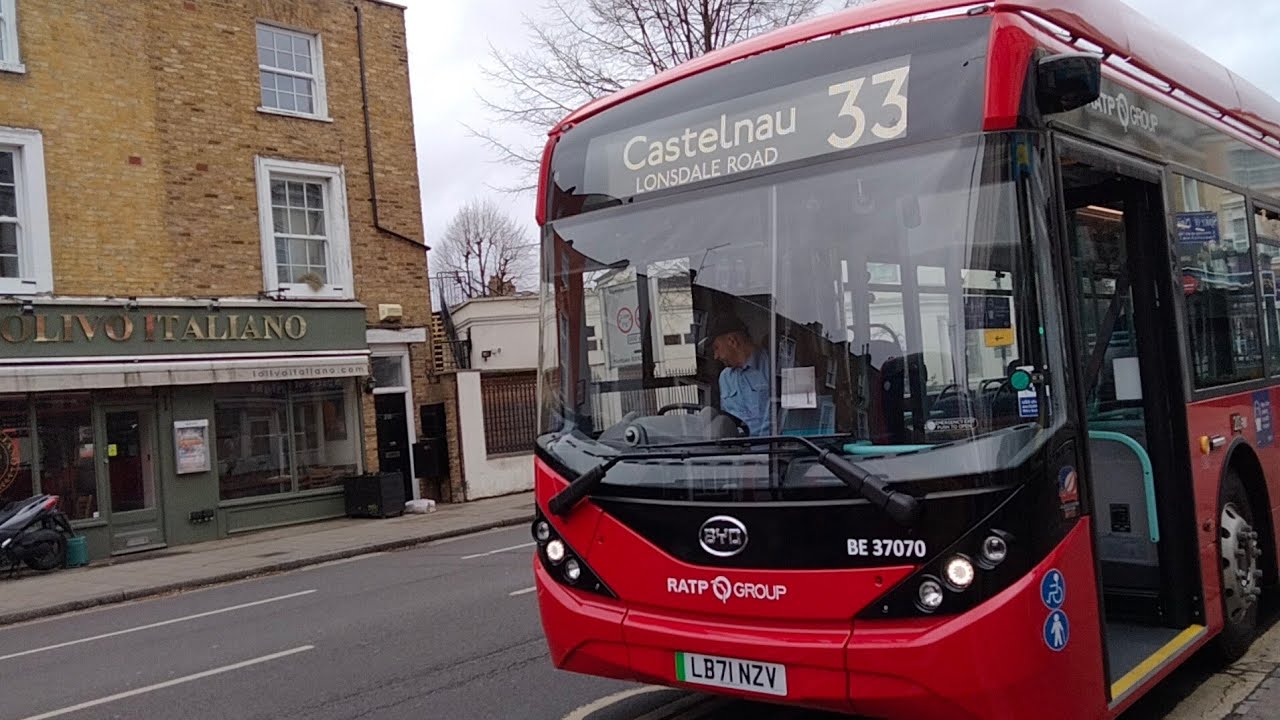 ELECTRIC BUS: LB71NZV on the 33 Towards Fulwell. - YouTube