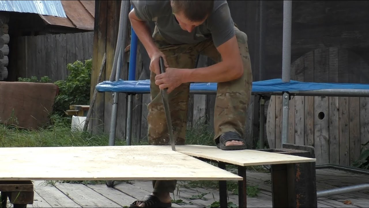 Ремонт брусового дома 15. Выравниваю пол. Стелю фанеру. Про печку и ...