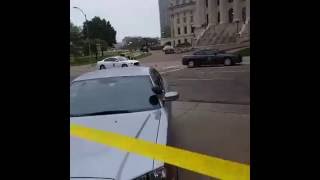 Topeka Police Investigate Suspicious Package On Kansas Statehouse Lawn Bomb Squad On Scene