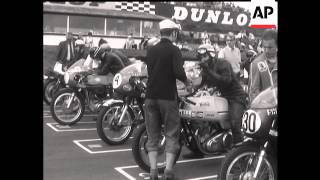 MOTOR CYCLING AT BRANDS HATCH