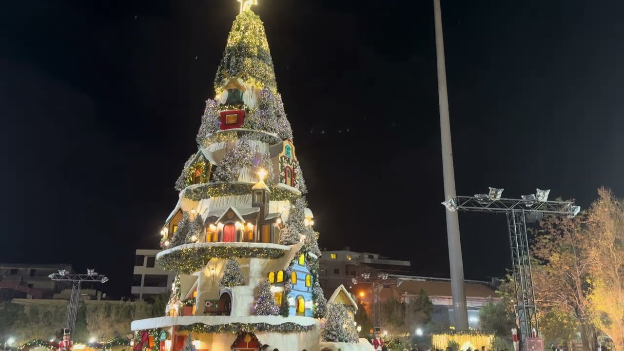 اجواء عيد الميلاد في منطقة البترون Batroun village in Christmas time يسوع المسيح يحمي الجميع 