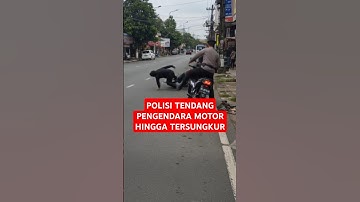VIRAL! POLISI TENDANG PENGENDARA MOTOR HINGGA TERSUNGKUR