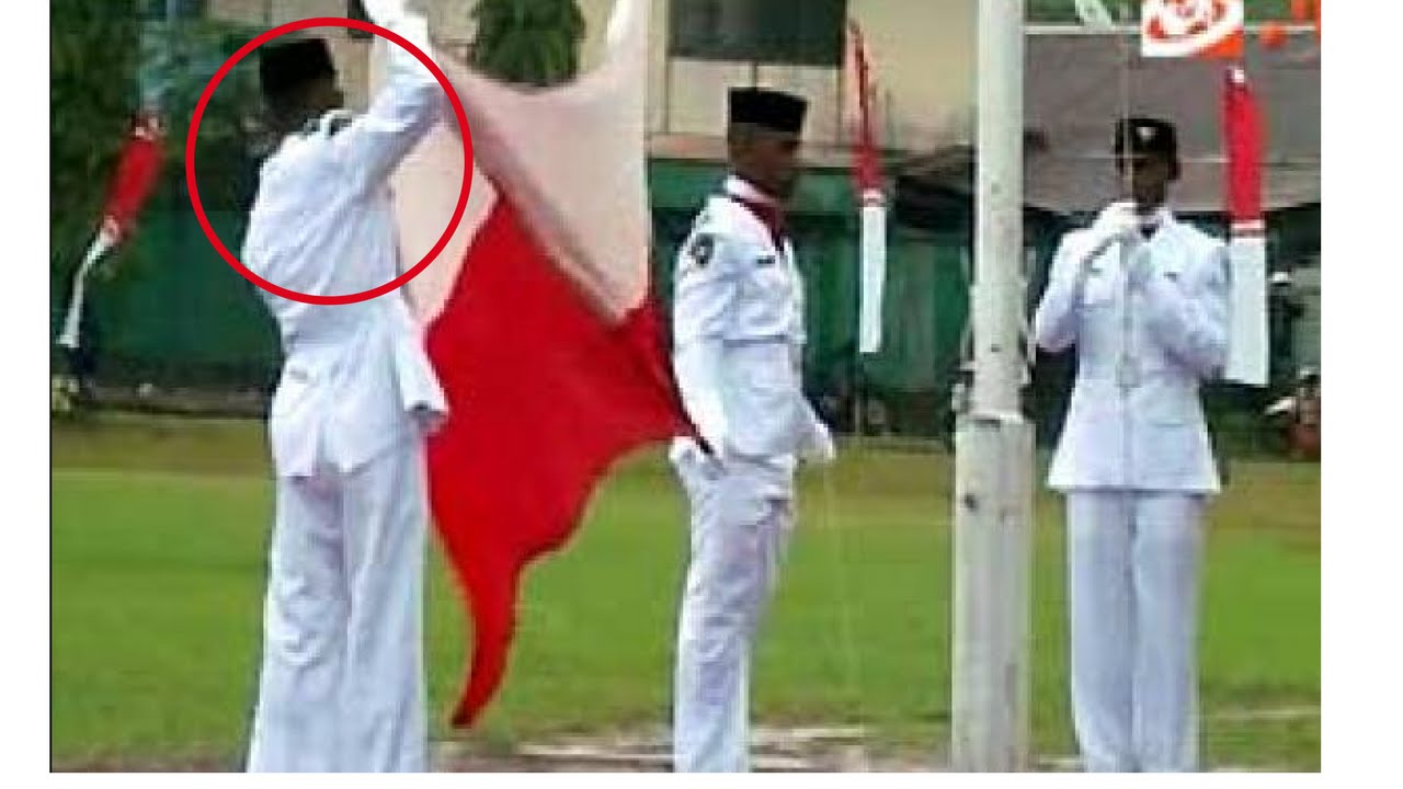 MEMALUKAN DAN MEMILUKAN Bendera Dipasang Terbalik Saat Upacara HUT RI