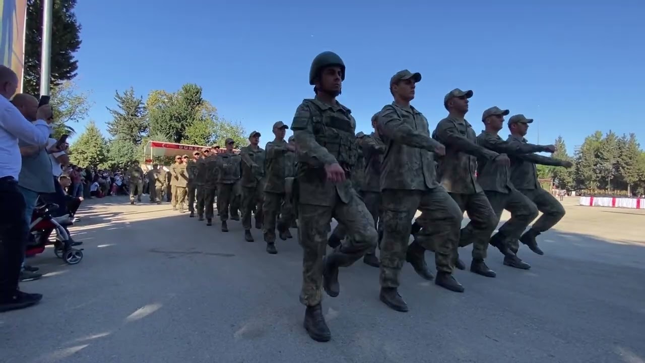 ANTALYA 3.PİYADE EĞİTİM TUGAY KOMUTANLIĞI 01/10 2025 BEDELLİ ASKERLİK YEMİN TÖREN YÜRÜYÜŞÜ