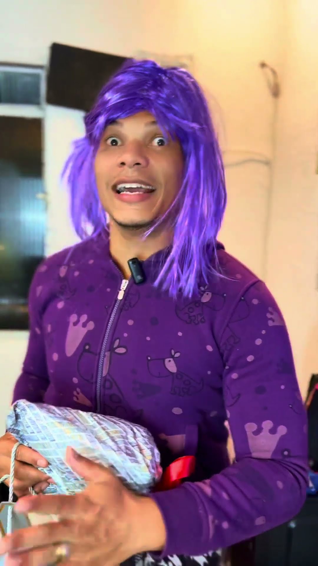 QUANDO TEM AMIGO SECRETO #shorts