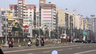 臺灣鐵路局 E1000型 PP推拉式 自強107次-美術館周邊通過