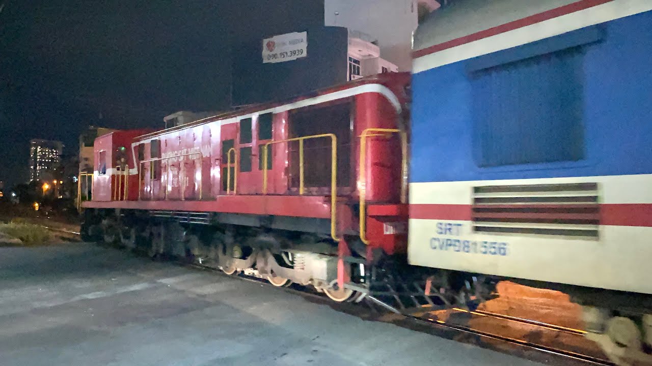 [1054] D13E-711 kéo tàu SE29 chậm 105' sau khi bị SE3 vượt | 22:26 - 21 ...
