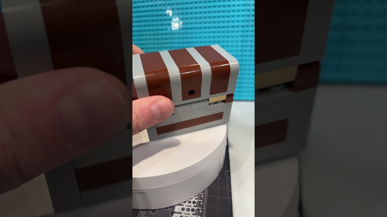 Locking LEGO treasure chest from the LEGO insiders club. #lego #treasure #legovip #legoafol