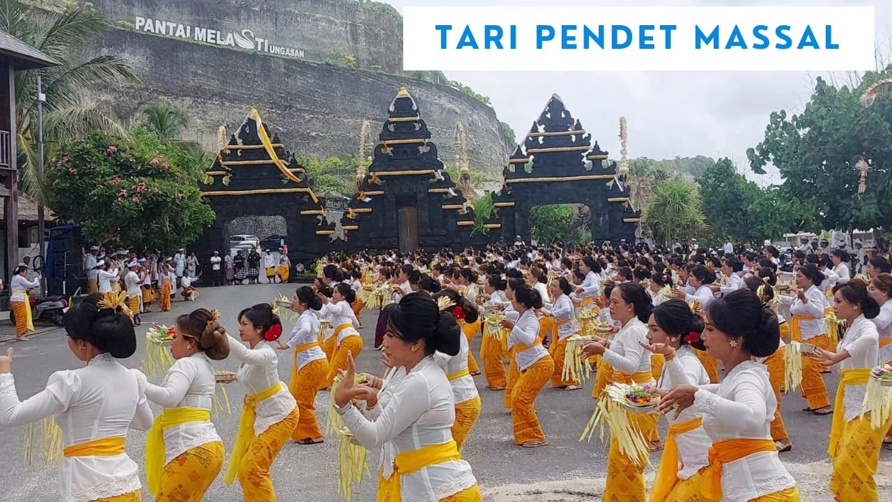 Tari Pendet Massal Penyambutan Bupati Badung, Pujawali Pura Segara Pantai Melasti Ungasan