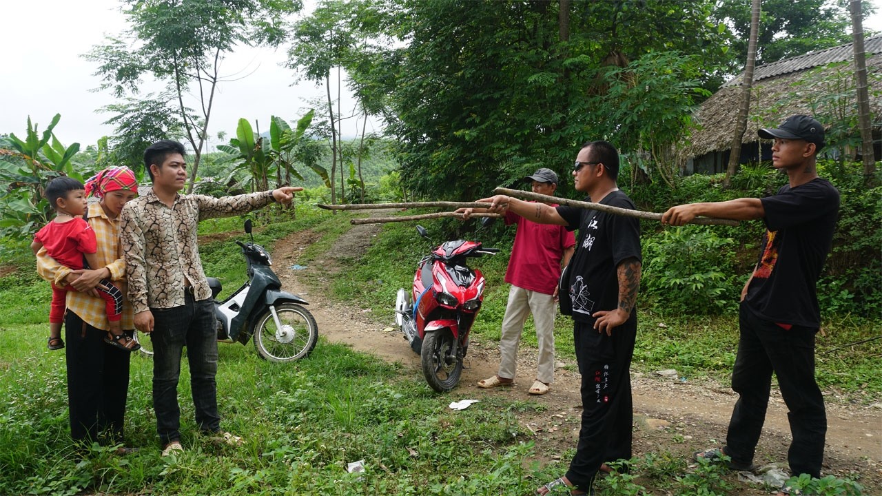 Robert CEO can protect Single mother from rich girl - hard days have come, Will criminals attack?