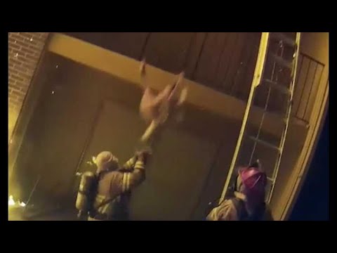 Le Sauvetage à Couper Le Souffle D'un Enfant Par Un Pompier Américain