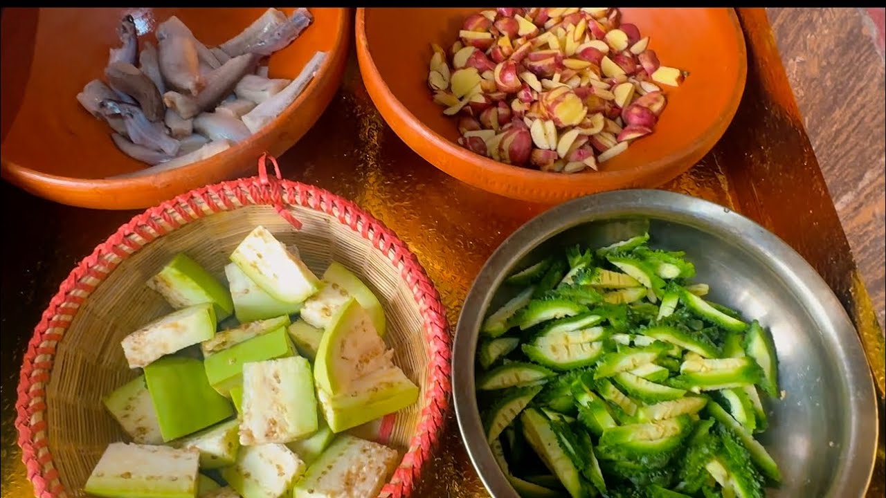 বাচ্চা থেকে বড় সকলেই চেয়ে খাবে উচ্ছে এই রেসিপি ॥sabinasvlog12