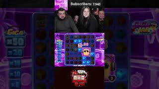 Meiden Brengen Geluk Bij Giga Jar